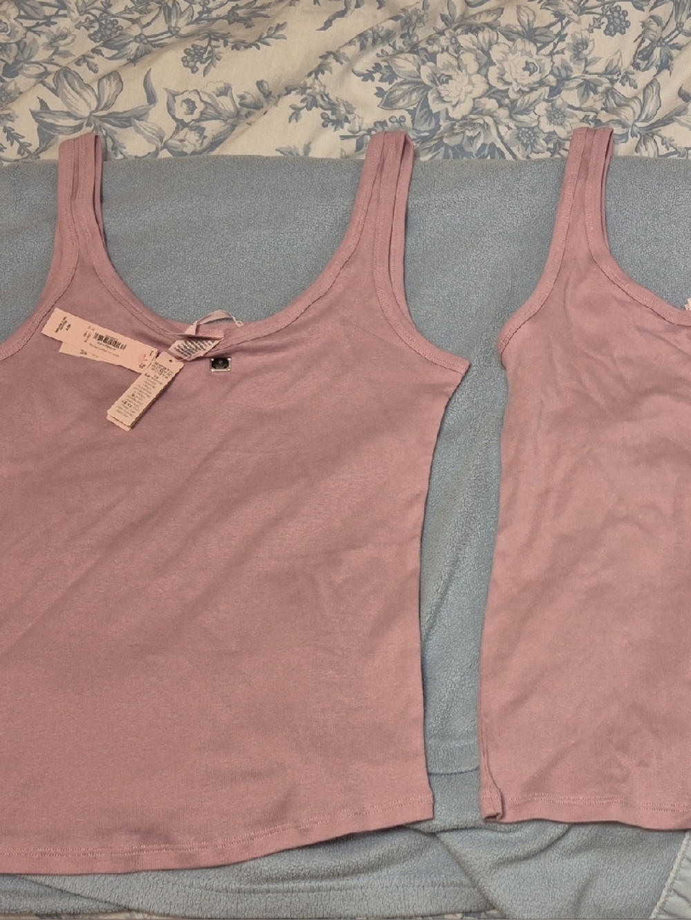 Victoria's Secret Women's Scoop Neck Tank Tops in Dusty Rose